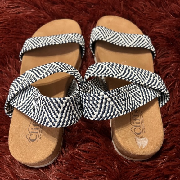 Woman’s sandals, size 9 cliff brand - Picture 3 of 3